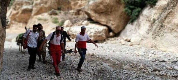 نجات جان زن ۷۰ ساله در ارتفاعات روستای پاکل توسط نجاتگران هلال احمر