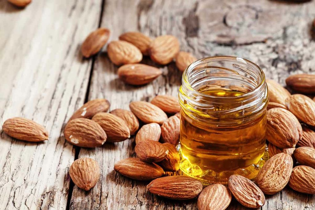 روغن بادام شیرین برای ناحیه تناسلی مردان